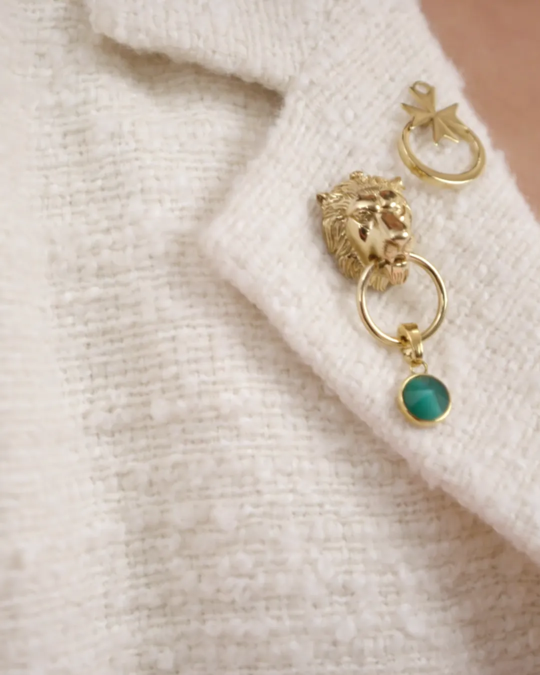 Lion Ħabbata Brooch, Gold