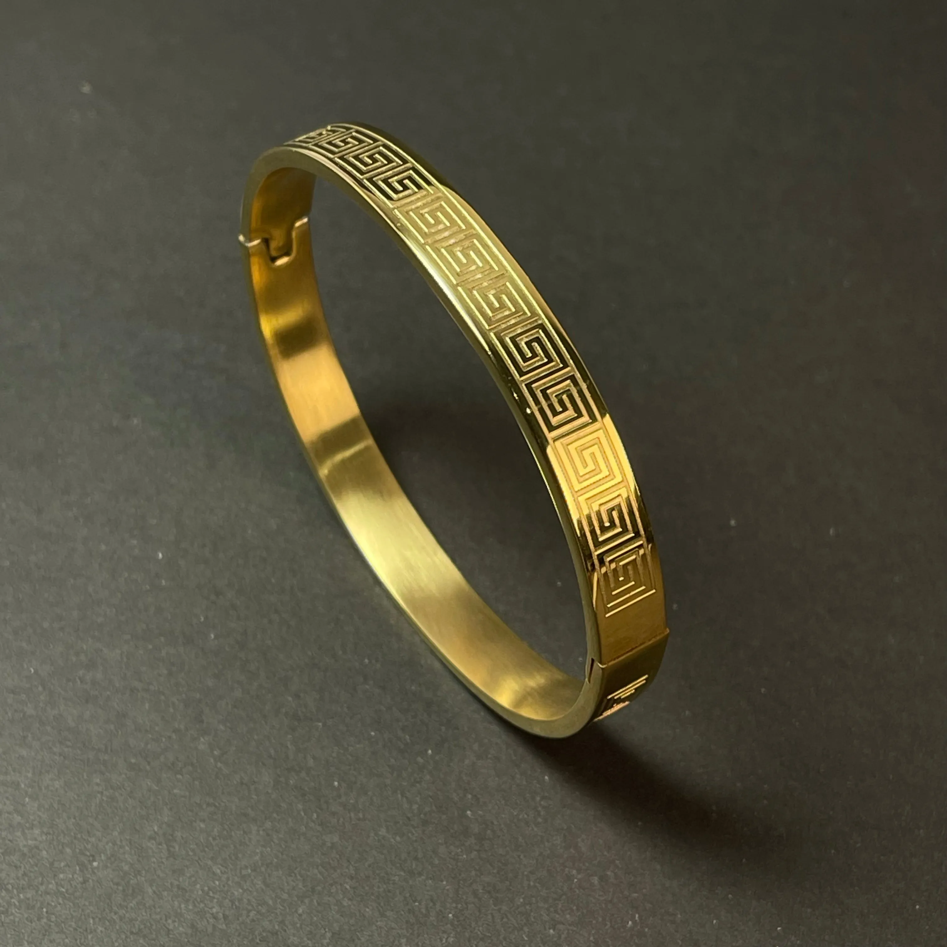 Majestic Golden Cuff Bracelet For Men