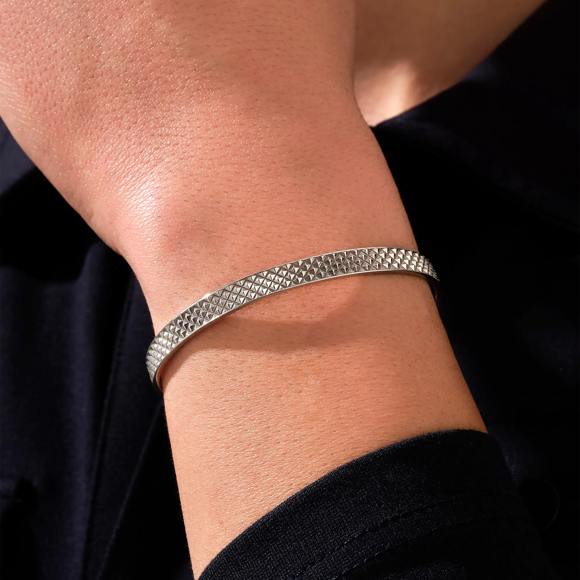 Minimal Pyramid Cuff in Gold
