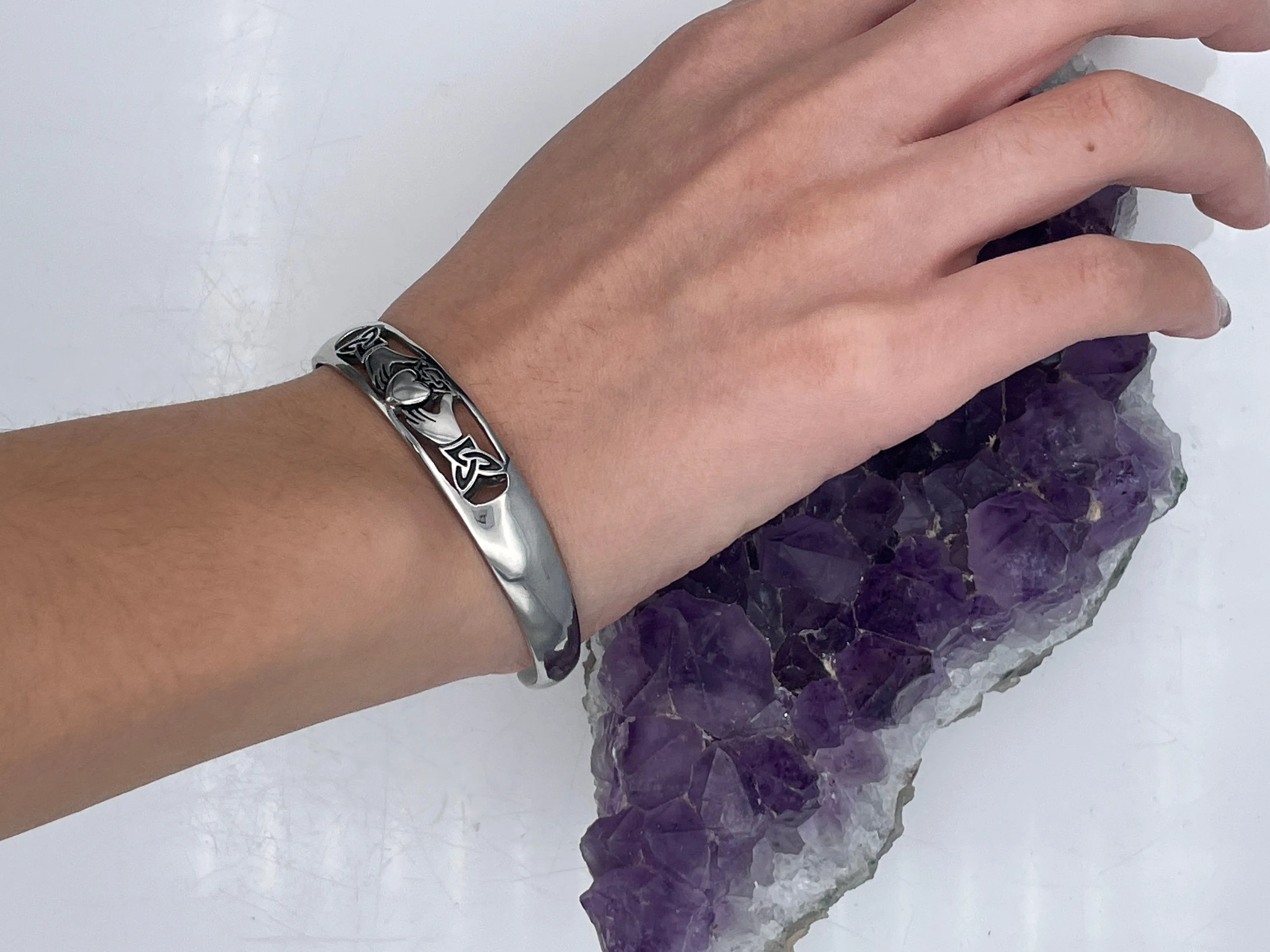 Regal Irish Claddagh Cuff bracelet (S337)