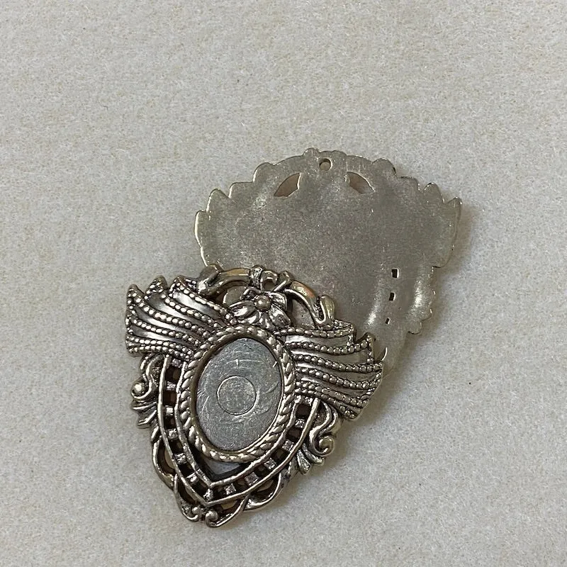 Shield (2) - Antique Gold - Vintage Metalised Pendant Setting