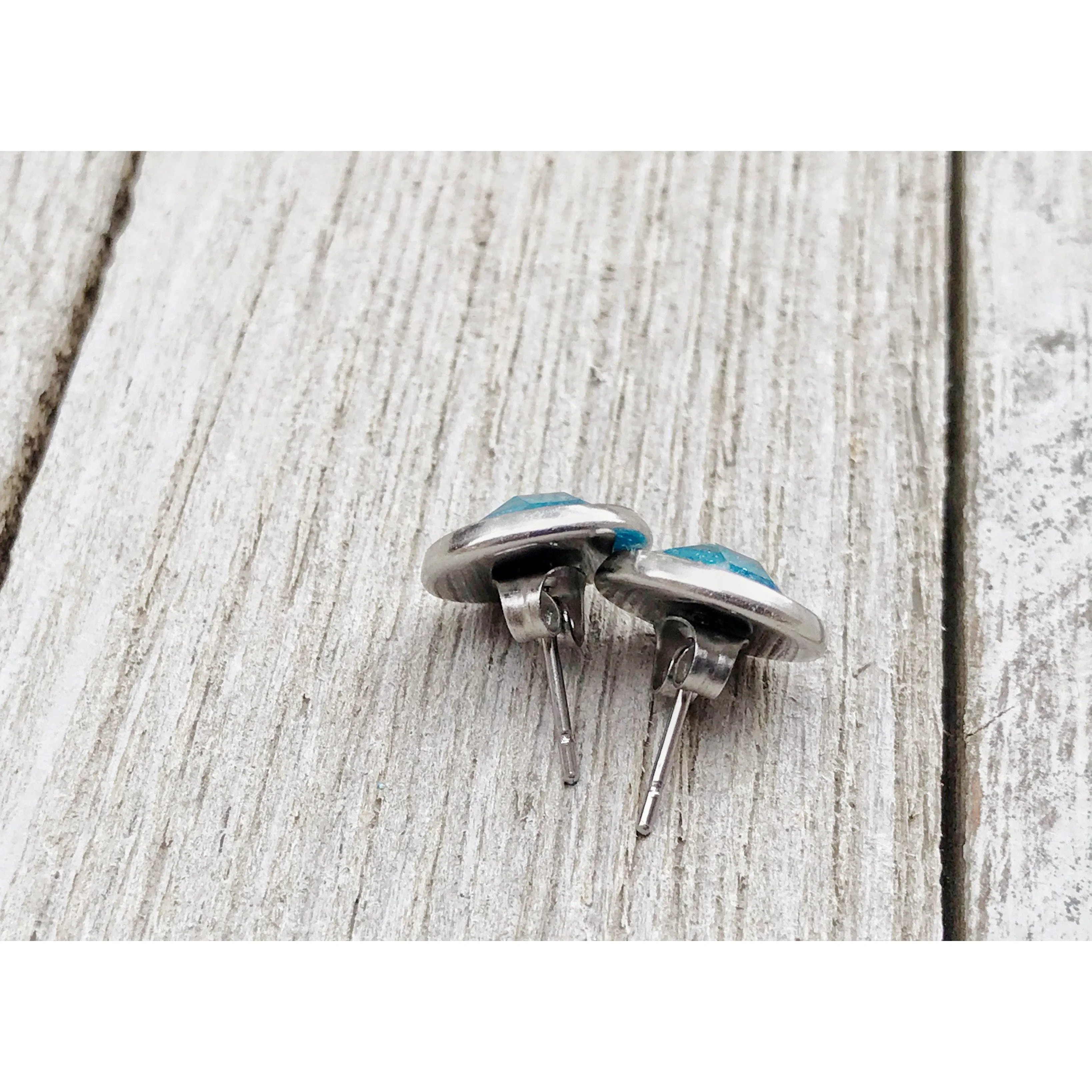Sky Blue Glitter Acrylic 10mm Stud Earrings: Sparkling Modern Accessories