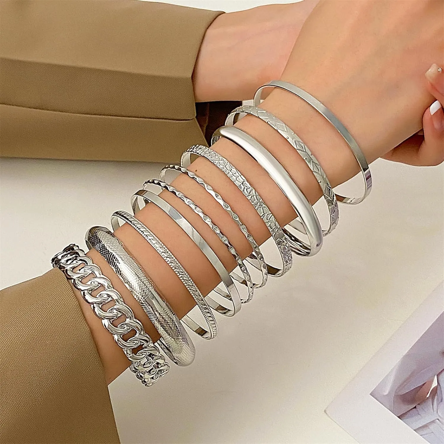 YBMYCM 10Pcs Gold Bangle Bracelet Set for Women Multi Layer Stackable Wide Bangles Indian Chunky Bangle Bracelets Ethnic Glossy Textured Bracelets Wedding Outfit Jewelry